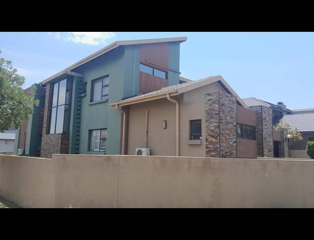 5 BEDROOM HOUSE FOR SALE IN CELTIC MEADOWS